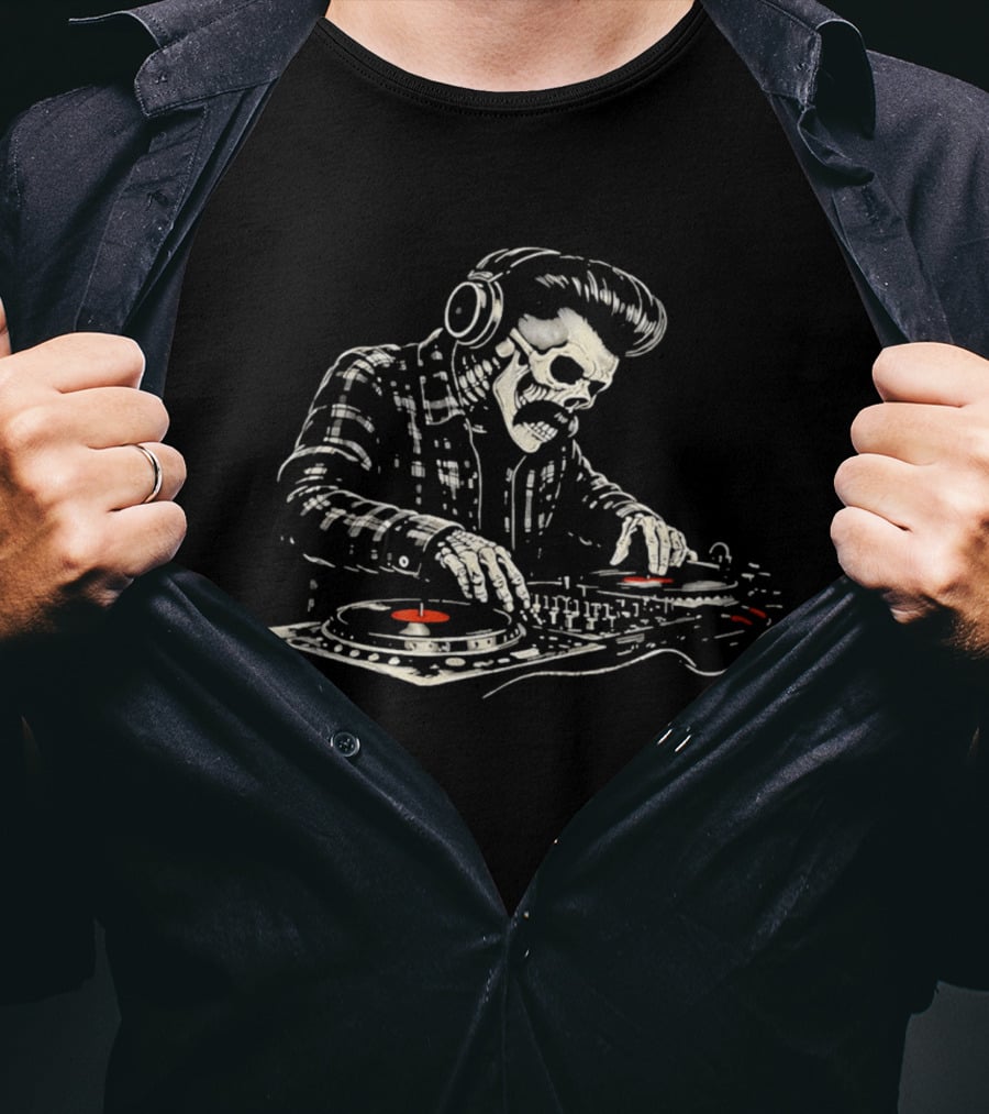 Los Vatos DJ Skull With Headphones And Turntables T-Shirt