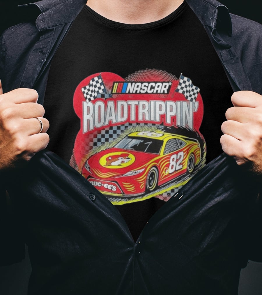 NASCAR Road Trippin' Buc Ee's 82 Racing Car Checkered Flags T-Shirt