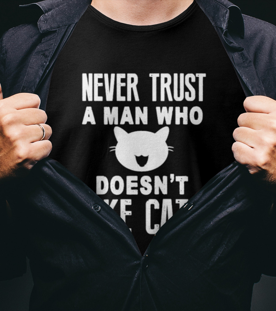 Never Trust A Man Who Doesn't Like Cats Cat Face T-Shirt