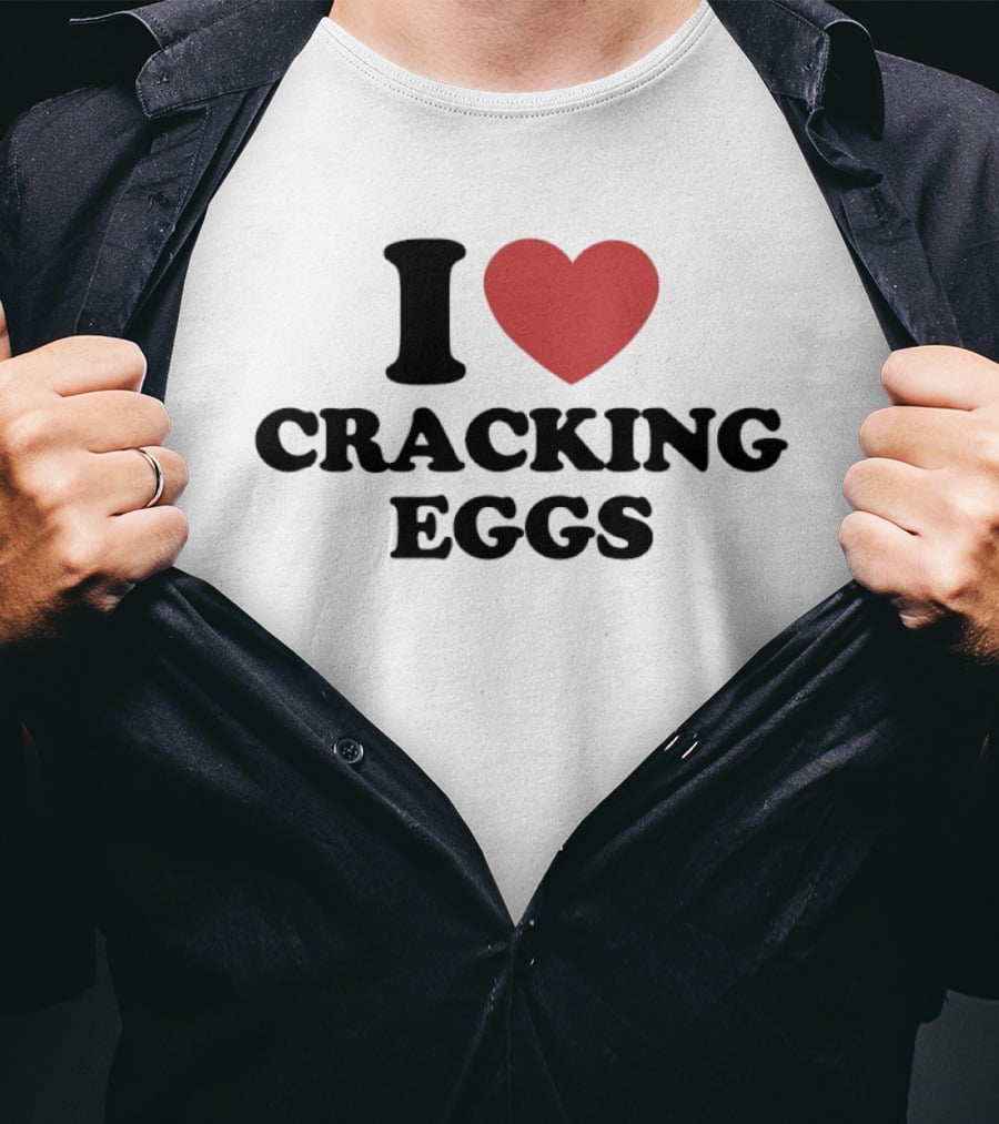 I Love Cracking Eggs Heart Symbol Fun Cooking Baking T-Shirt