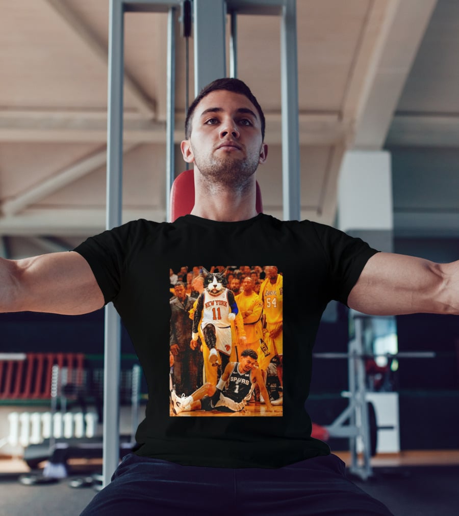 New York Knicks 11 Cat Dunks On Spurs Player Victor Wembanyama With Crowd And Lakers Players T-Shirt