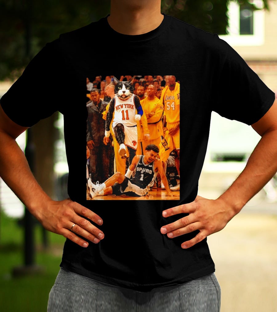 New York Knicks 11 Cat Dunks On Spurs Player Victor Wembanyama With Crowd And Lakers Players T-Shirt