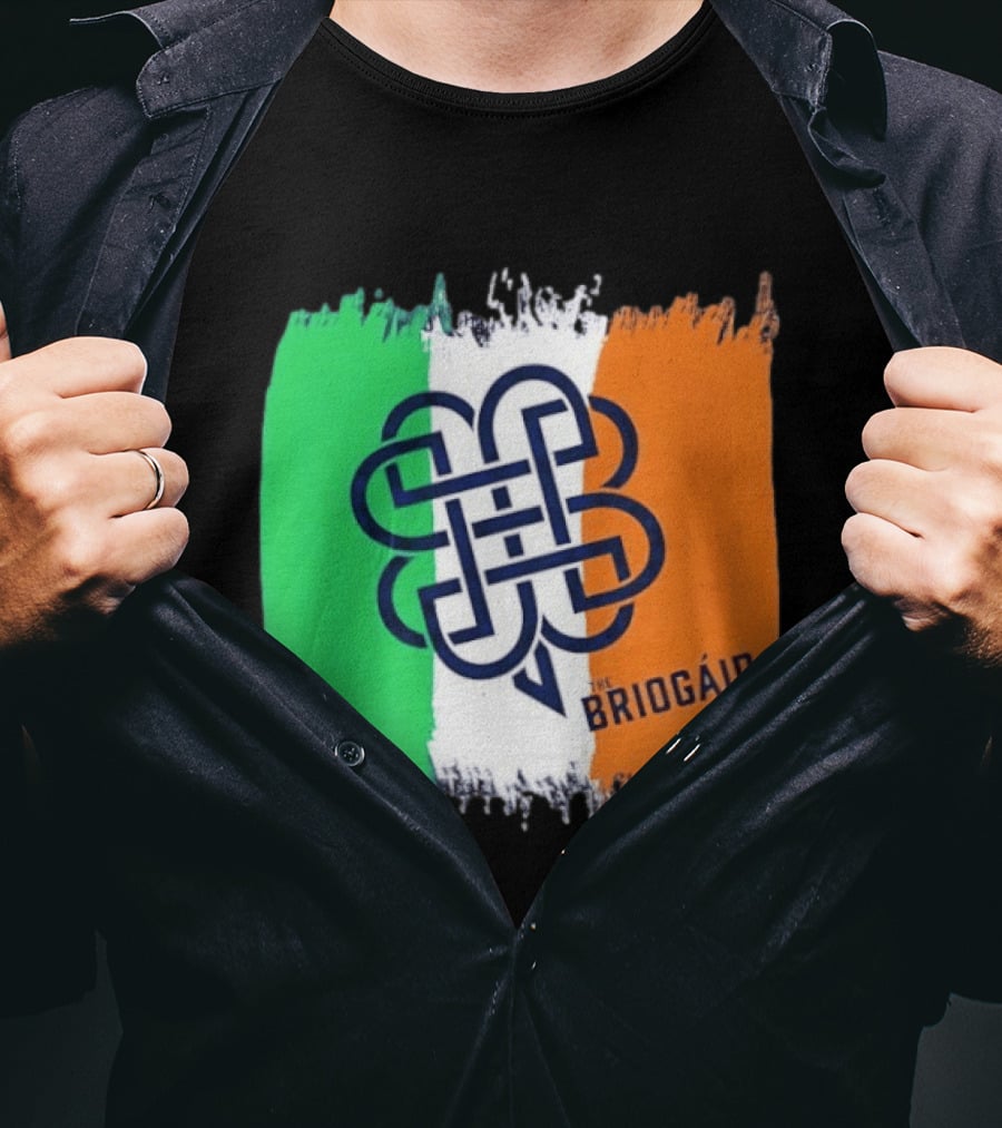 The Briogáid Celtic Knot Irish Flag T-Shirt