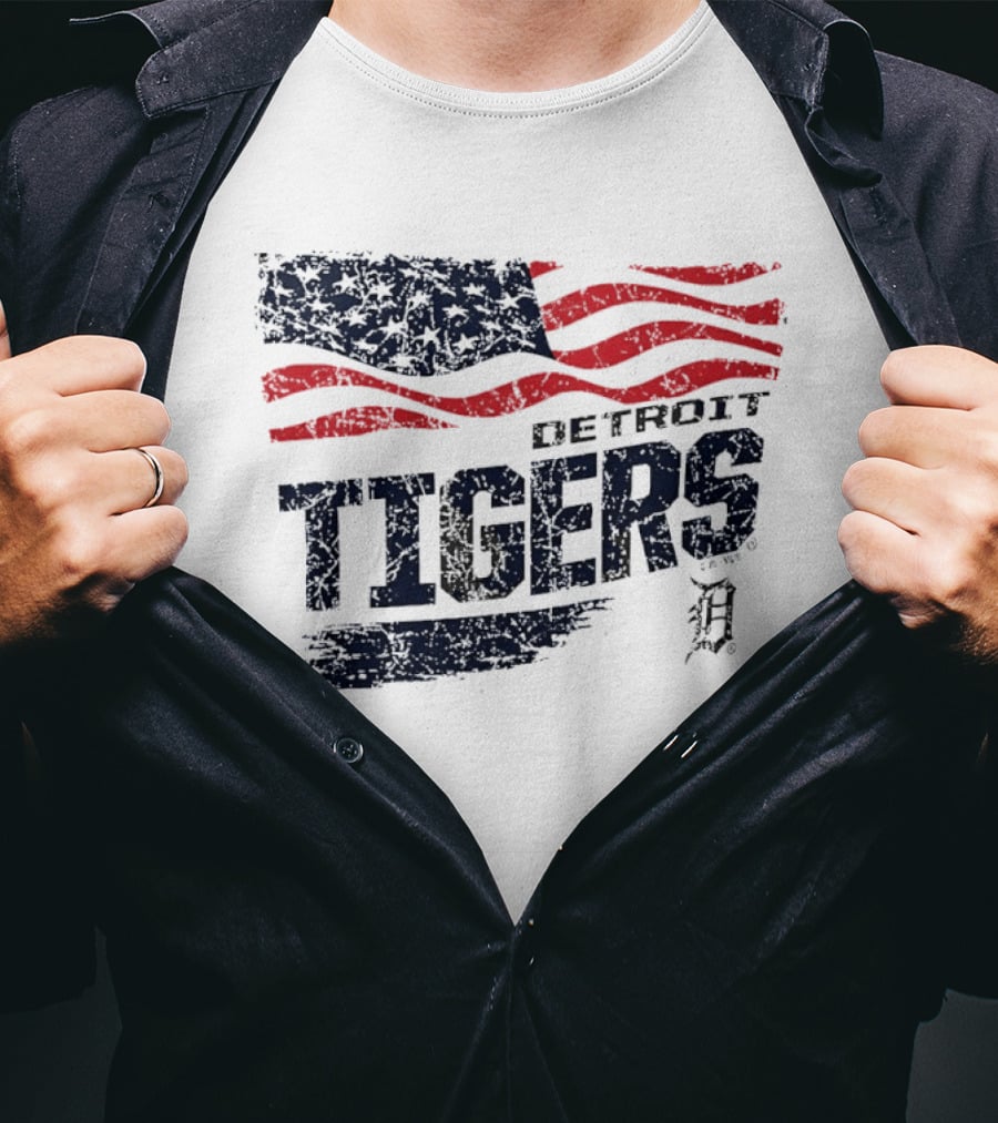 Detroit Tigers Waving American Flag 4th Of July Celebration T-Shirt