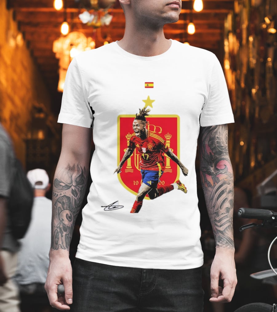 Nico Williams España Número 19 Escudo De La Selección Española Flag T-Shirt