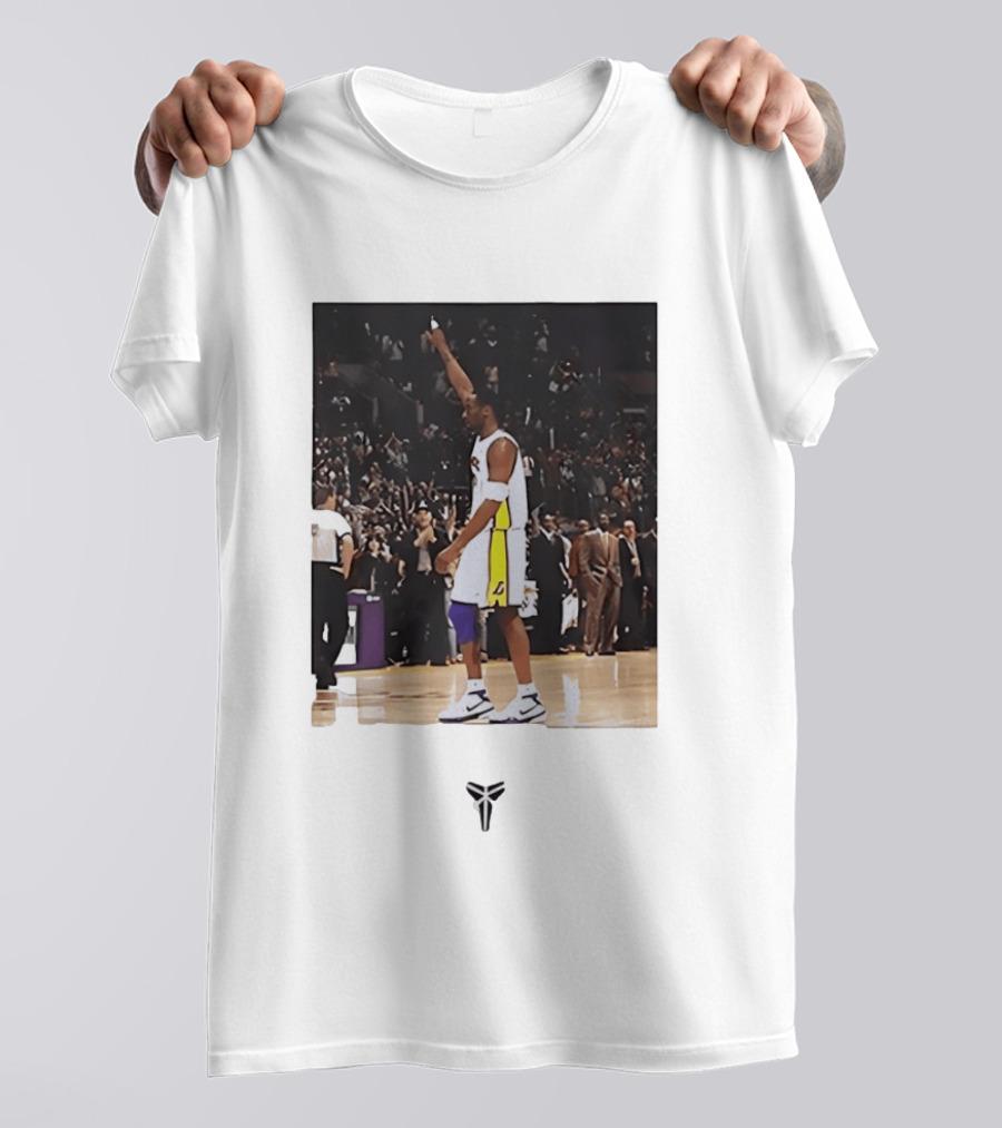 Kobe Bryant Los Angeles Lakers NBA Iconic Court Celebration T-Shirt