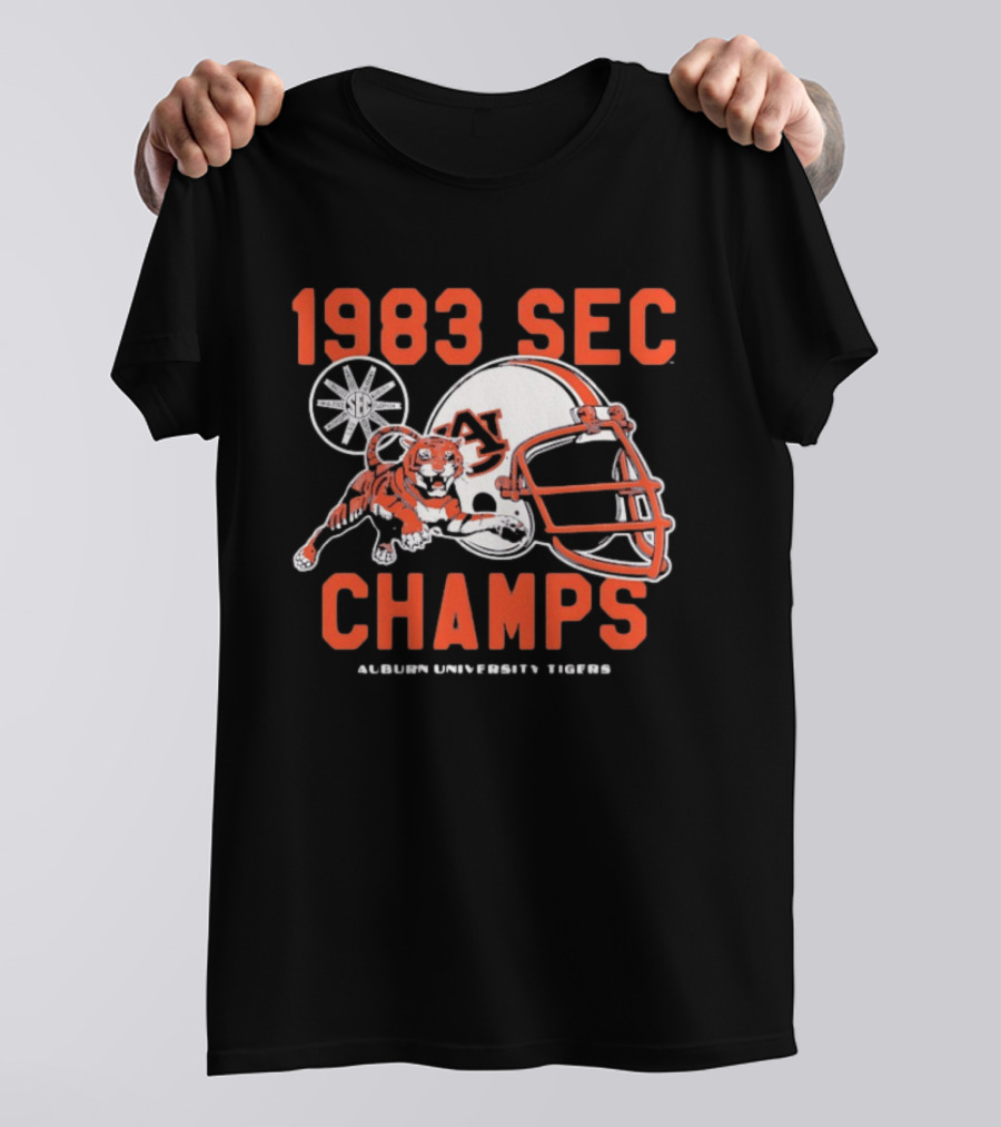 Auburn University Tigers 1983 SEC Champs Tiger Football Helmet T-Shirt