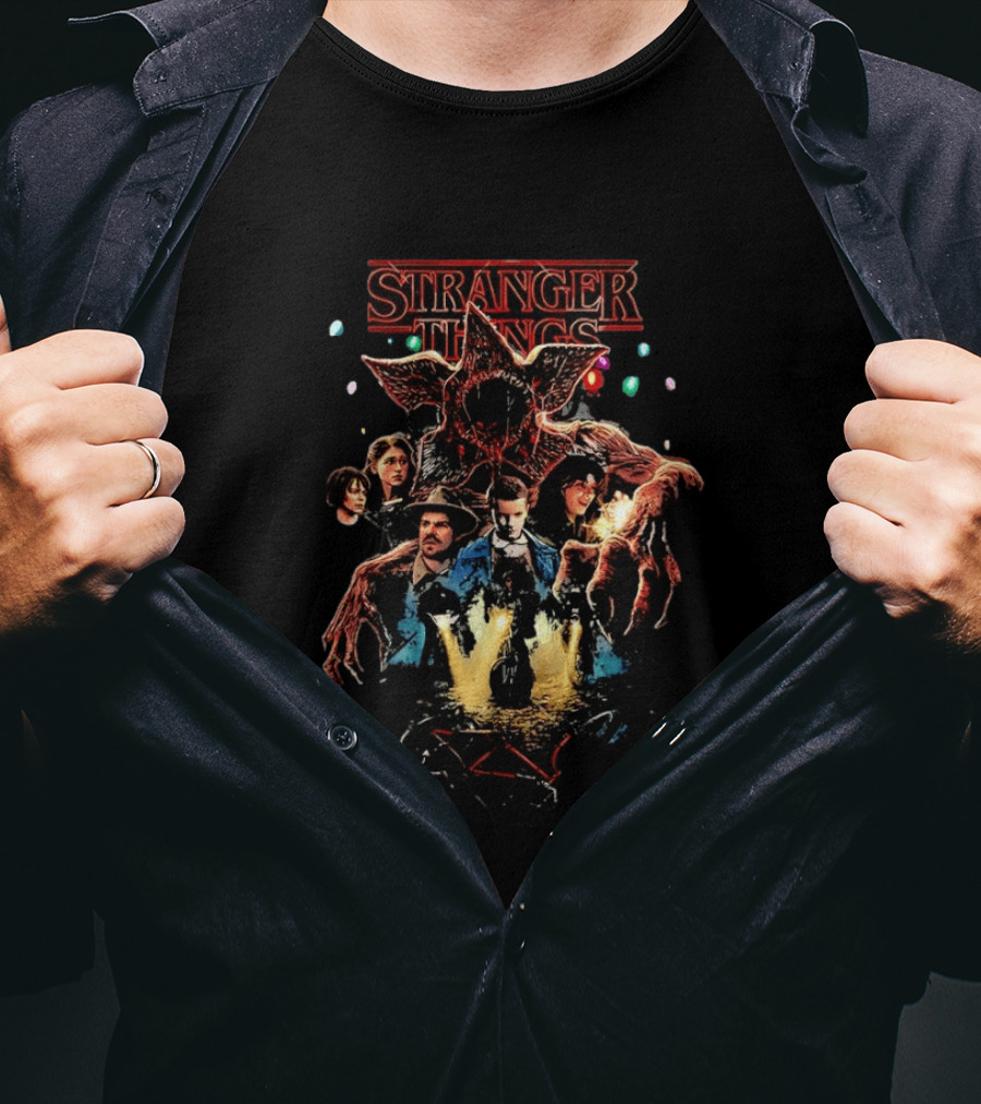 Stranger Things Cast And Demogorgon Ensemble Scene T-Shirt