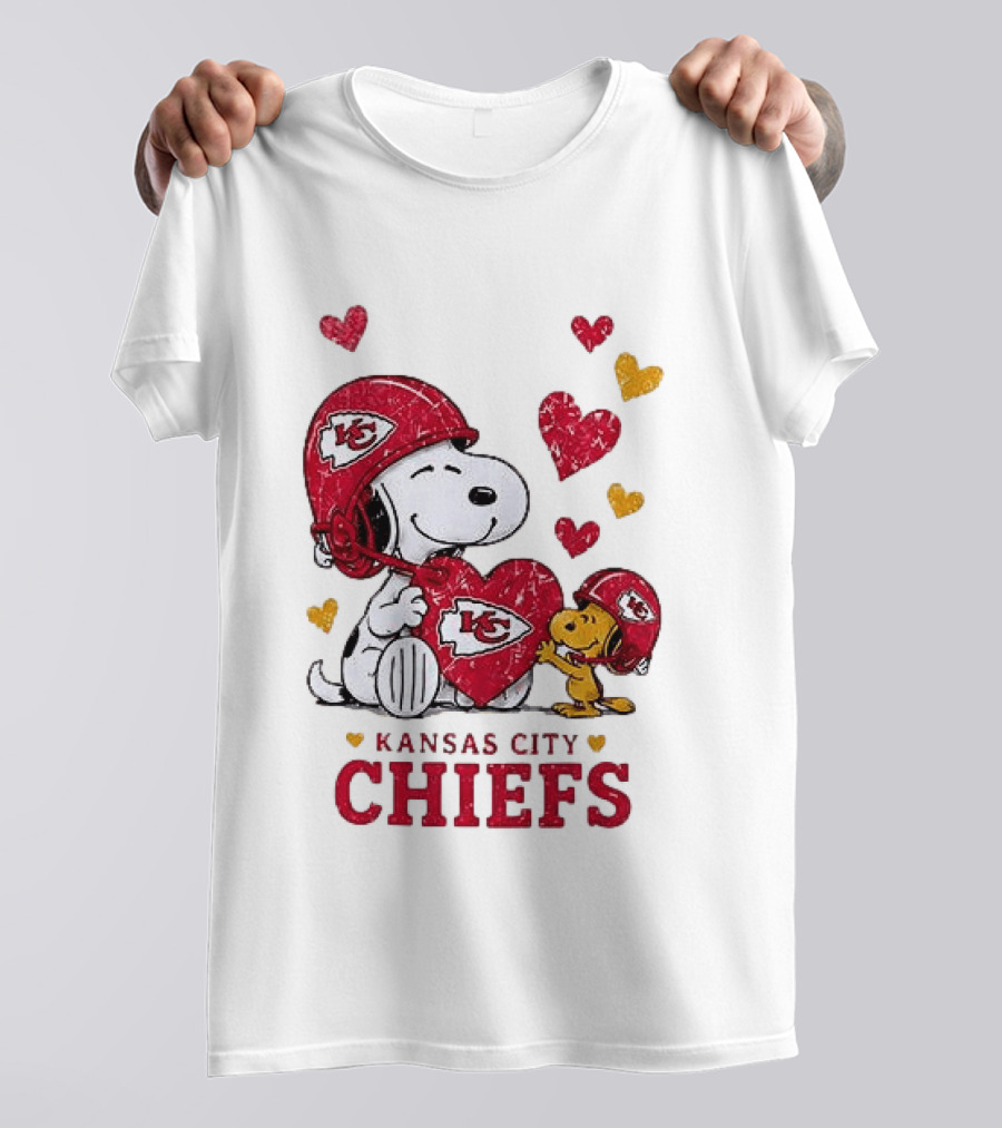 Kansas City Chiefs Peanuts Snoopy Hearts And Laughter T-Shirt