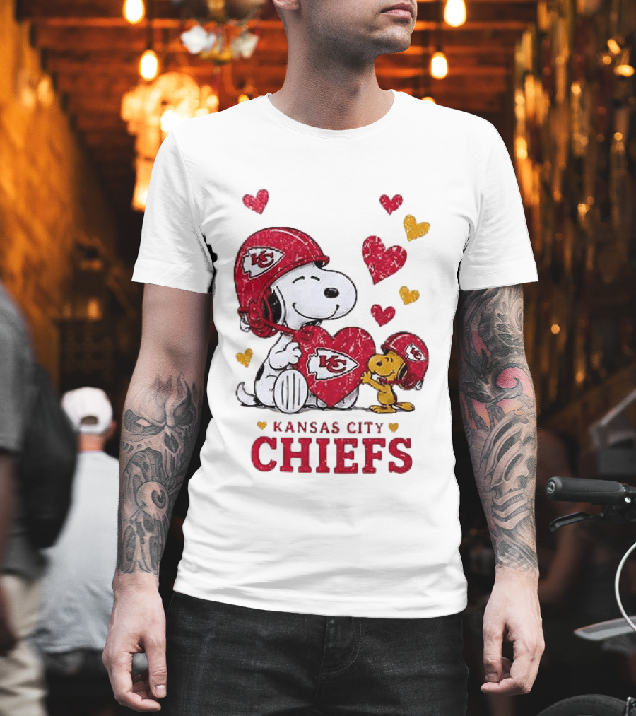 Kansas City Chiefs Peanuts Snoopy Hearts And Laughter T-Shirt