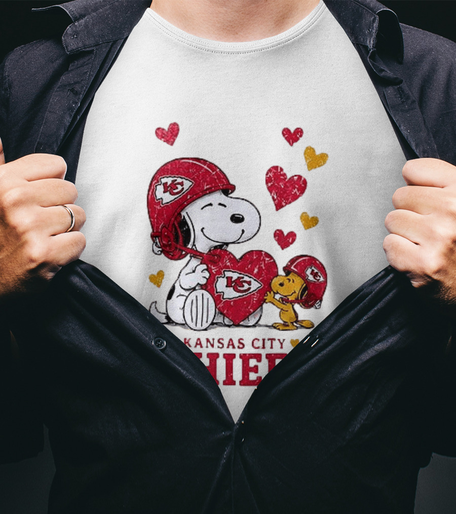 Kansas City Chiefs Peanuts Snoopy Hearts And Laughter T-Shirt
