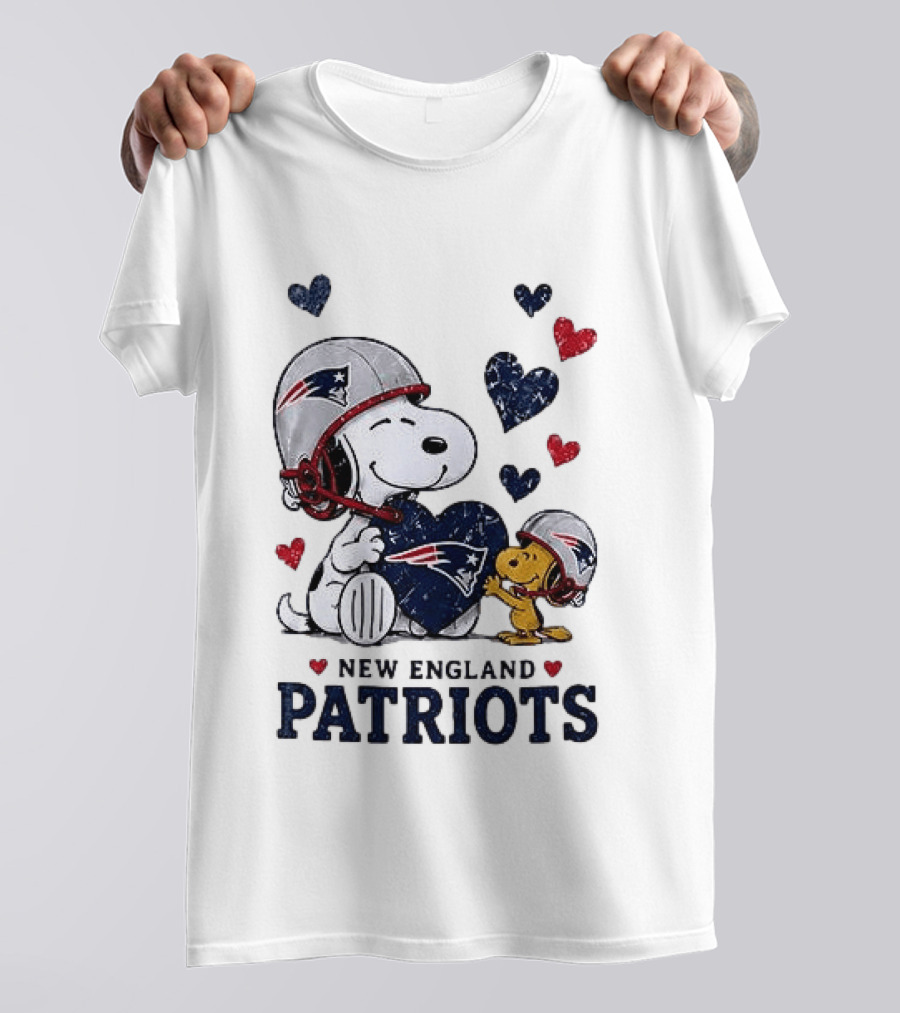 New England Patriots Peanuts Snoopy Woodstock Heart Helmets T-Shirt