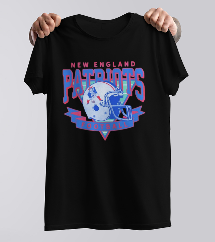 New England Patriots Football Vintage Helmet T-Shirt
