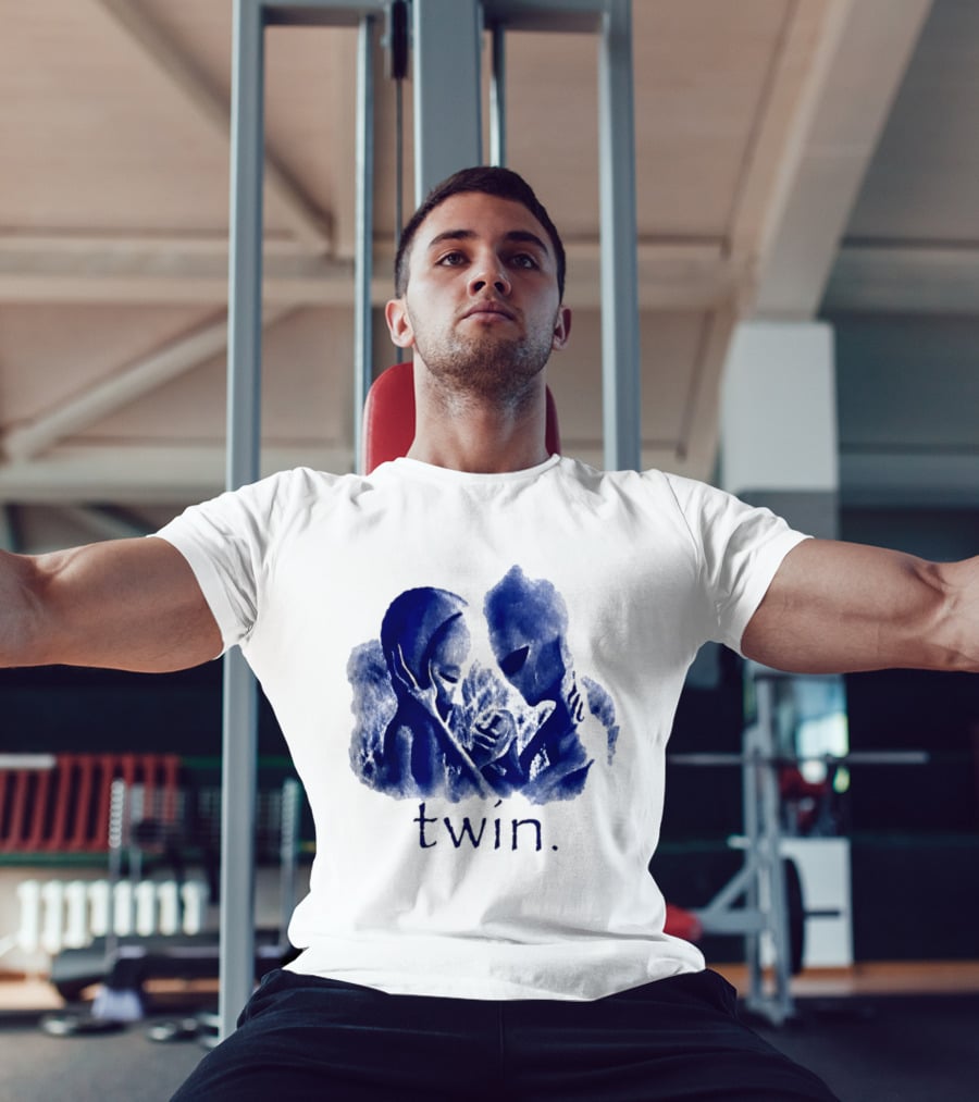Twin Alien Extraterrestrial Sci Fi Embrace T-Shirt