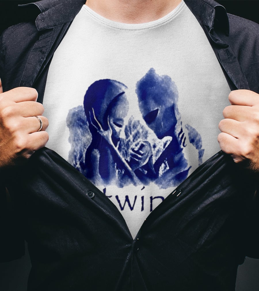 Twin Alien Extraterrestrial Sci Fi Embrace T-Shirt
