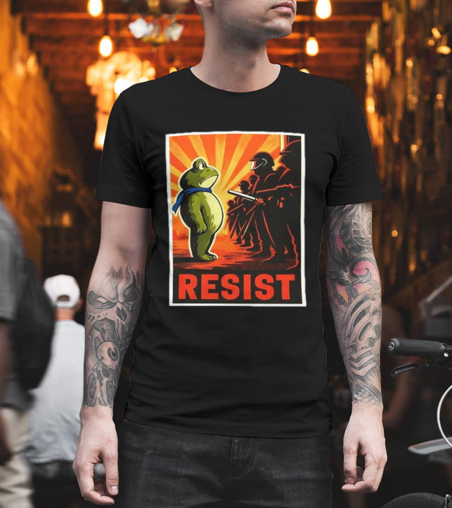 Resist Portland Frog 2025 Anti Fascism Protest Art With Frog And Riot Police T-Shirt