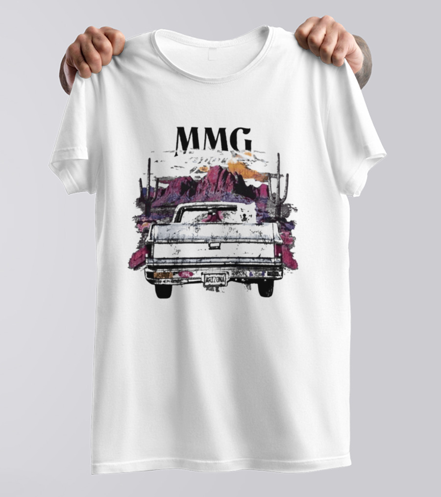 MMG Luna Vintage Car Desert Sunset Scene T-Shirt