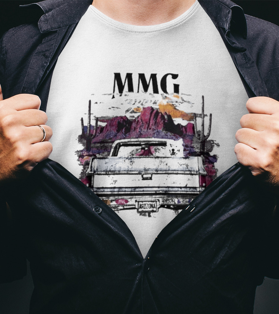 MMG Luna Vintage Car Desert Sunset Scene T-Shirt