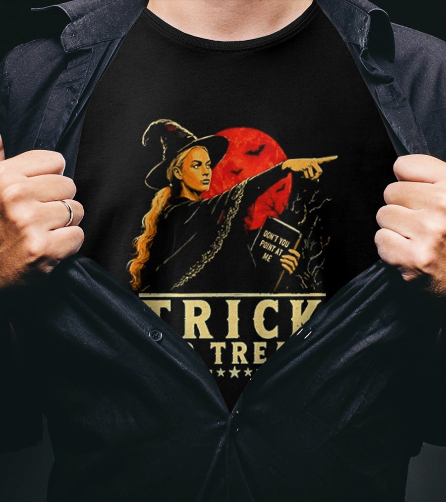 Witch Pointing Trick Or Treat Halloween 2026 T-Shirt