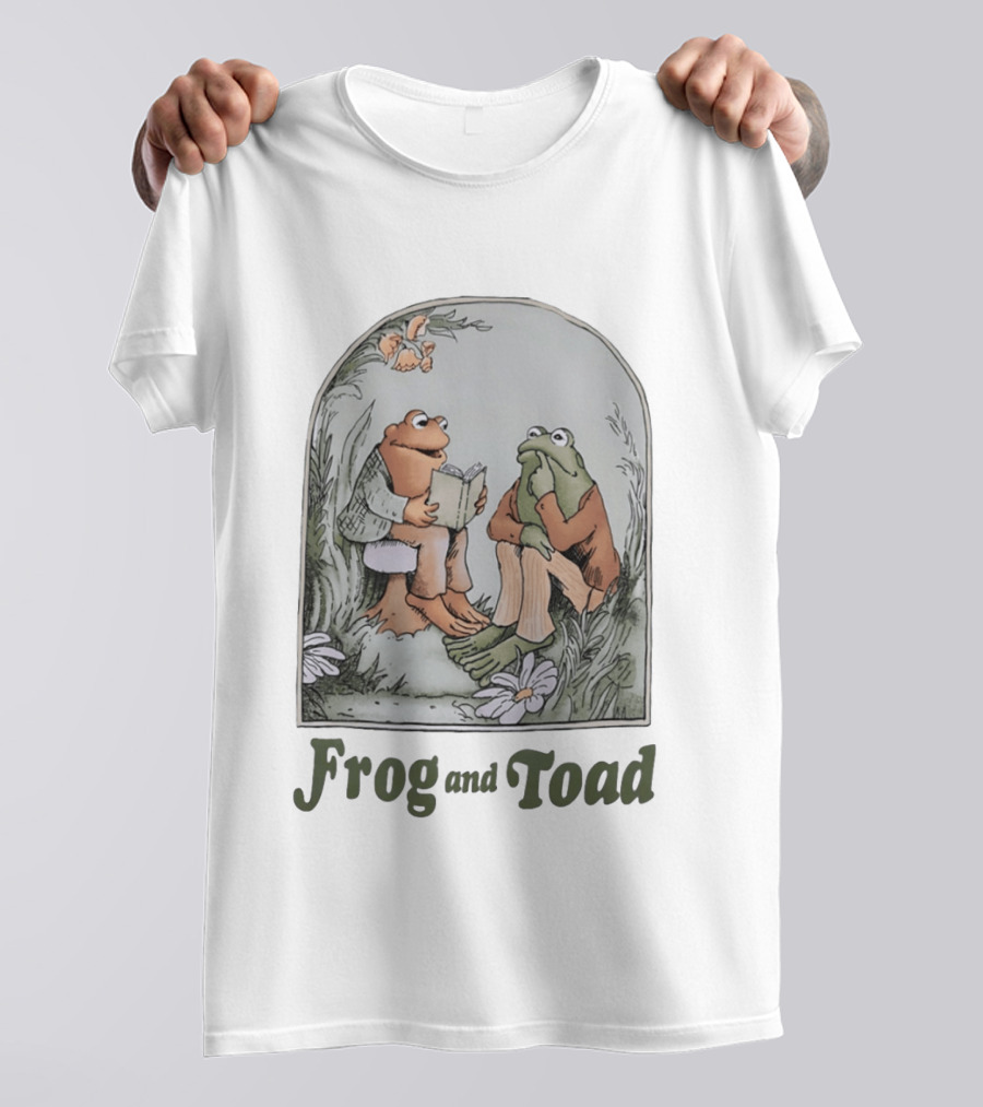 Frog And Toad Reading Together T-Shirt