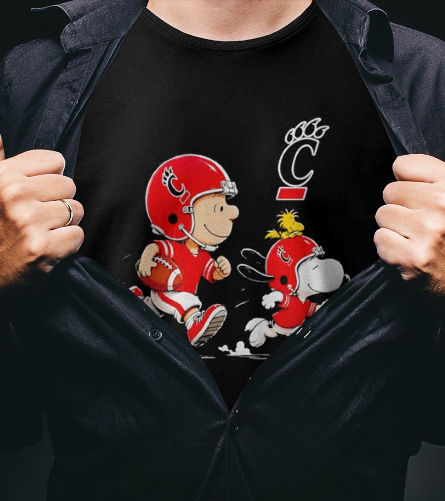 Charlie Brown Snoopy Cincinnati Bearcats Football Running T-Shirt