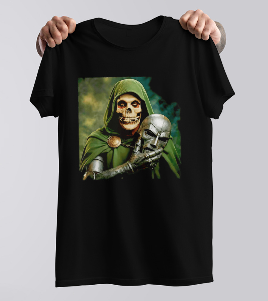 Doctor Doom Skull Face Holding Mask Supervillain Marvel T-Shirt