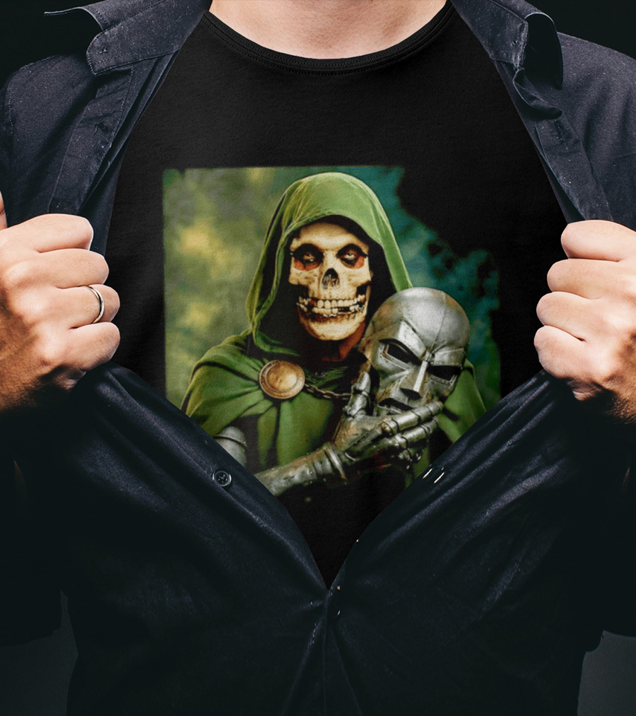 Doctor Doom Skull Face Holding Mask Supervillain Marvel T-Shirt