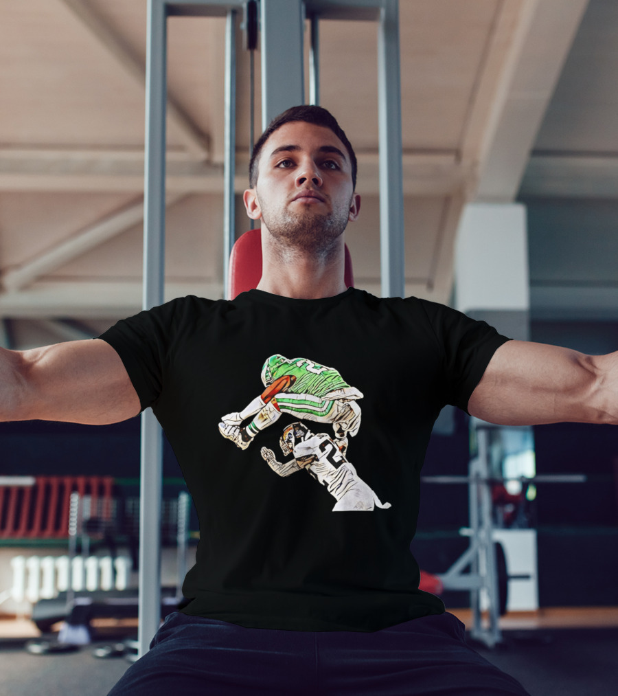 Saquon Barkley Hurdle Backwards Jump Over Defender In Green And White Jersey T-Shirt