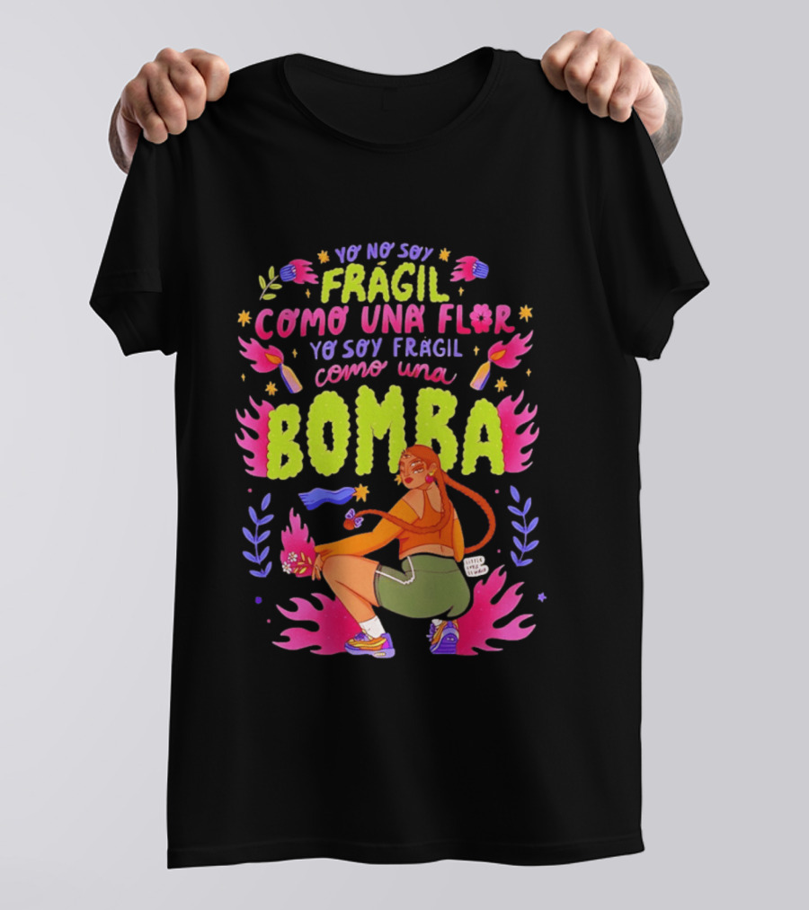 Yo No Soy Frágil Como Una Flor Yo Soy Frágil Como Una Bomba Mujer Con Fuego Y Explosiones T-Shirt