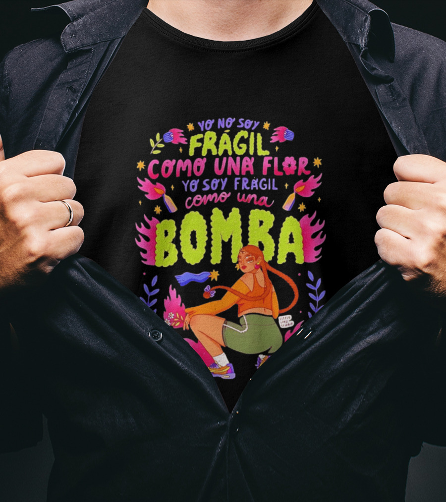 Yo No Soy Frágil Como Una Flor Yo Soy Frágil Como Una Bomba Mujer Con Fuego Y Explosiones T-Shirt