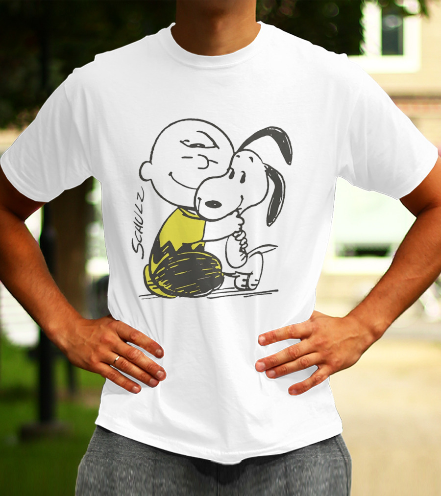 Schulz Charlie Brown Snoopy Hugging Classic Peanuts Friendship T-Shirt