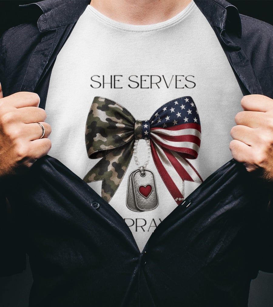 She Serves I Pray USA Flag Camo Bow Dog Tags T-Shirt