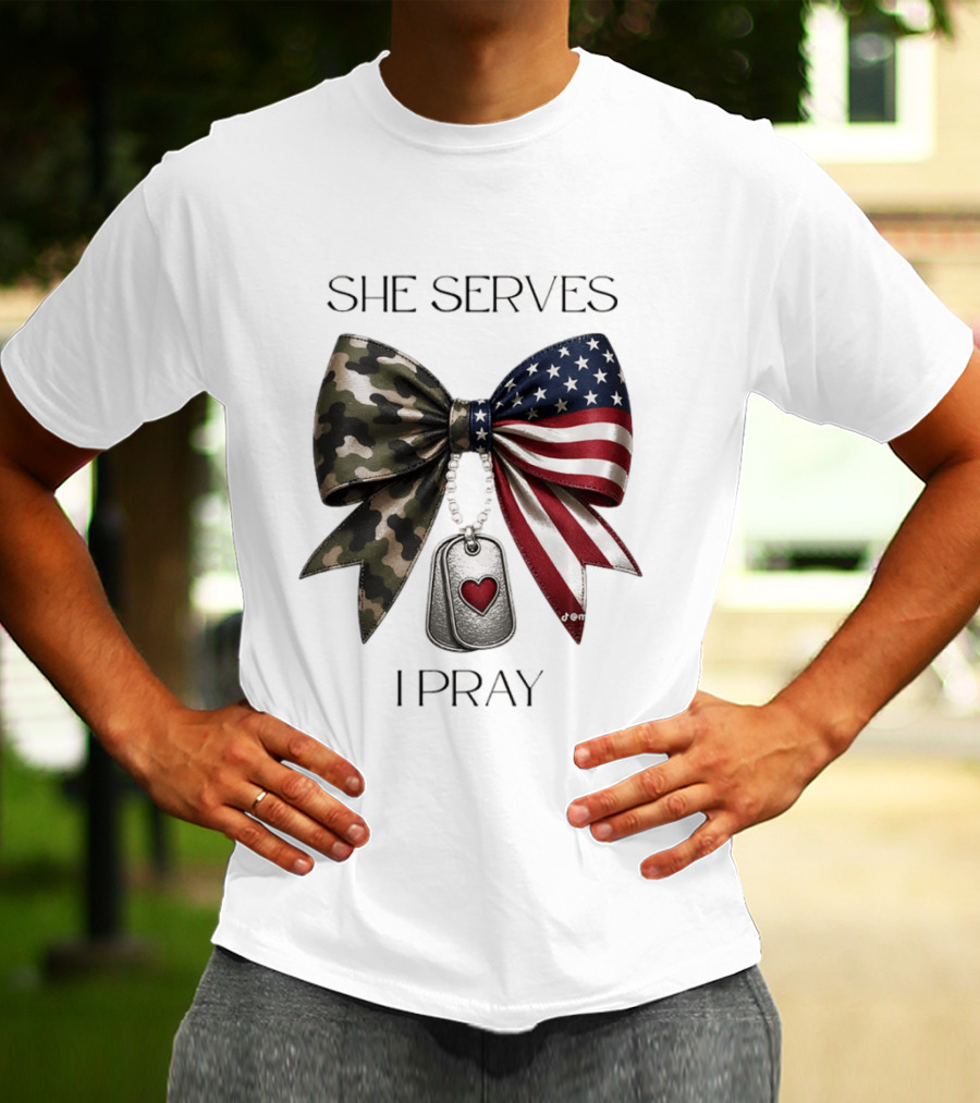 She Serves I Pray USA Flag Camo Bow Dog Tags T-Shirt