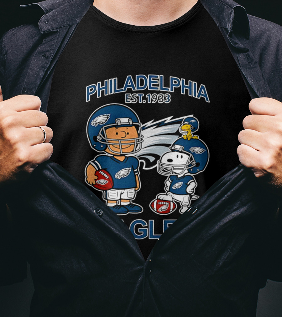 Philadelphia Est 1933 Eagles Charlie Brown Snoopy Football Team T-Shirt