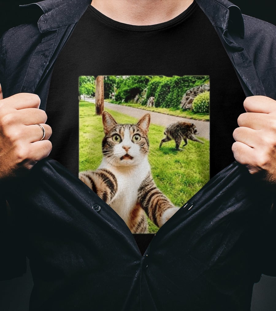 Shocked Face Tabby Cat Taking Selfie With Running Raccoon On Lawn Road T-Shirt