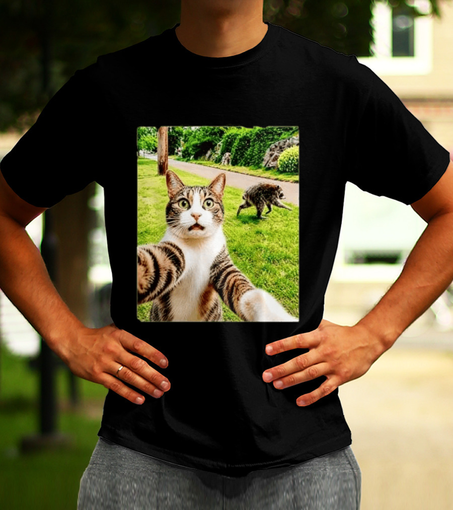Shocked Face Tabby Cat Taking Selfie With Running Raccoon On Lawn Road T-Shirt