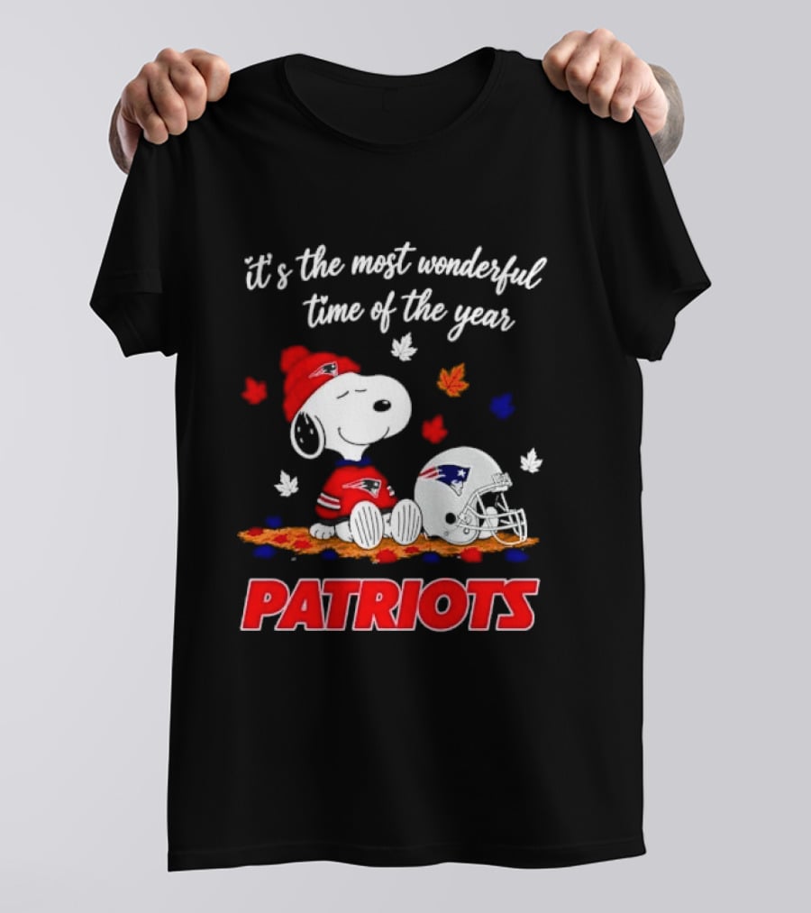 New England Patriots Snoopy It's The Most Wonderful Time Of The Year Autumn Leaves T-Shirt
