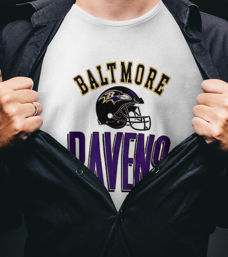 Baltimore Ravens Everyone Es Women's Sports Ravens Helmet T-Shirt