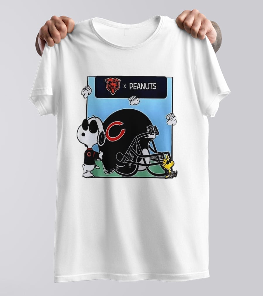 Chicago Bears X Peanuts Snoopy Woodstock Football Collaboration T-Shirt
