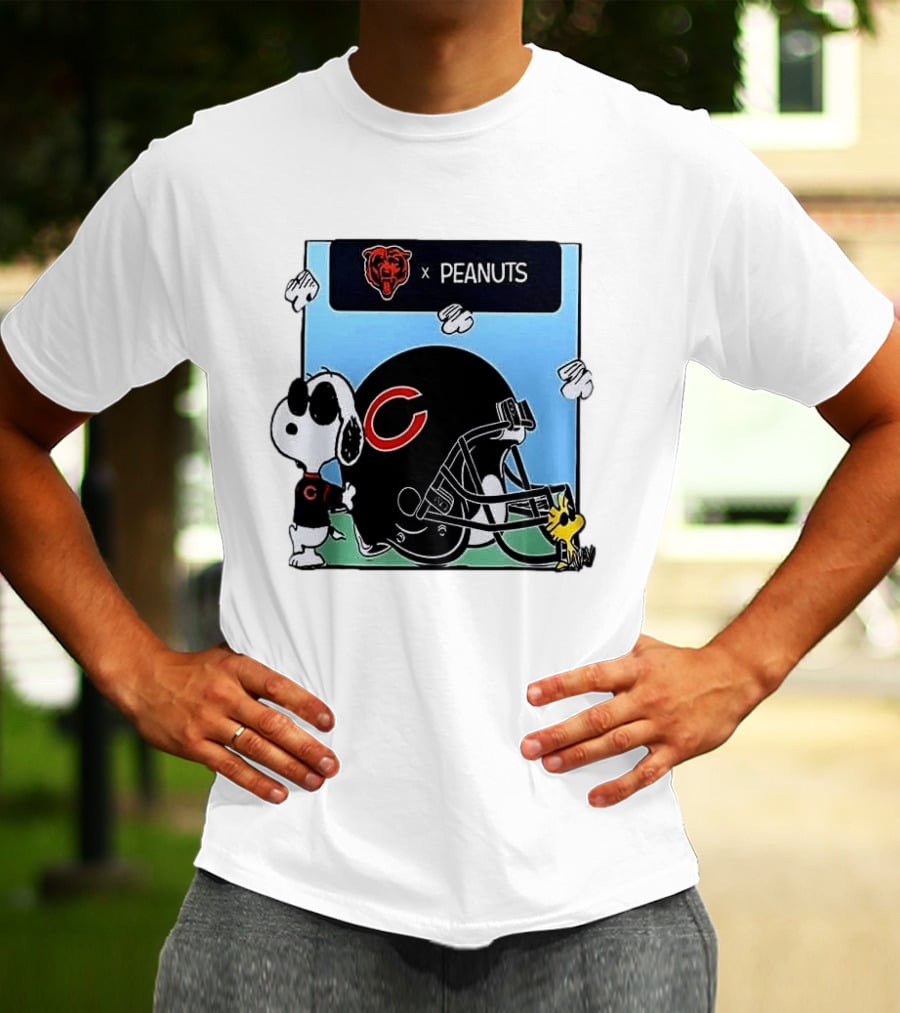 Chicago Bears X Peanuts Snoopy Woodstock Football Collaboration T-Shirt