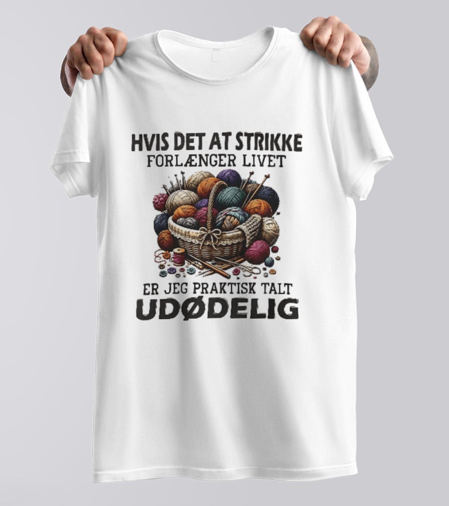 Hvis Det At Strikke Forlænger Livet Er Jeg Praktisk Talt Udødelig Garnkurv Strikkepinde T-Shirt