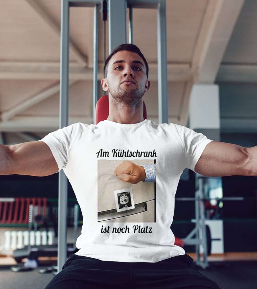 Am Kühlschrank Ist Noch Platz Foto Moustache Hand T-Shirt