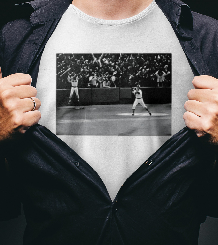 Carlton Fisk No 27 Boston Red Sox Baseball Iconic Home Run Moment T-Shirt