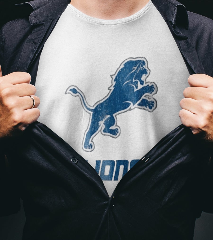 Detroit Lions Distressed Blue Leaping Lion Vintage Team Spirit T-Shirt