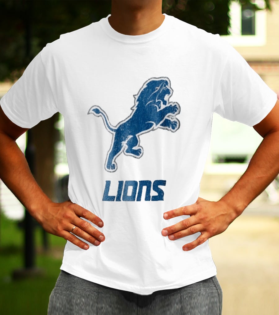 Detroit Lions Distressed Blue Leaping Lion Vintage Team Spirit T-Shirt
