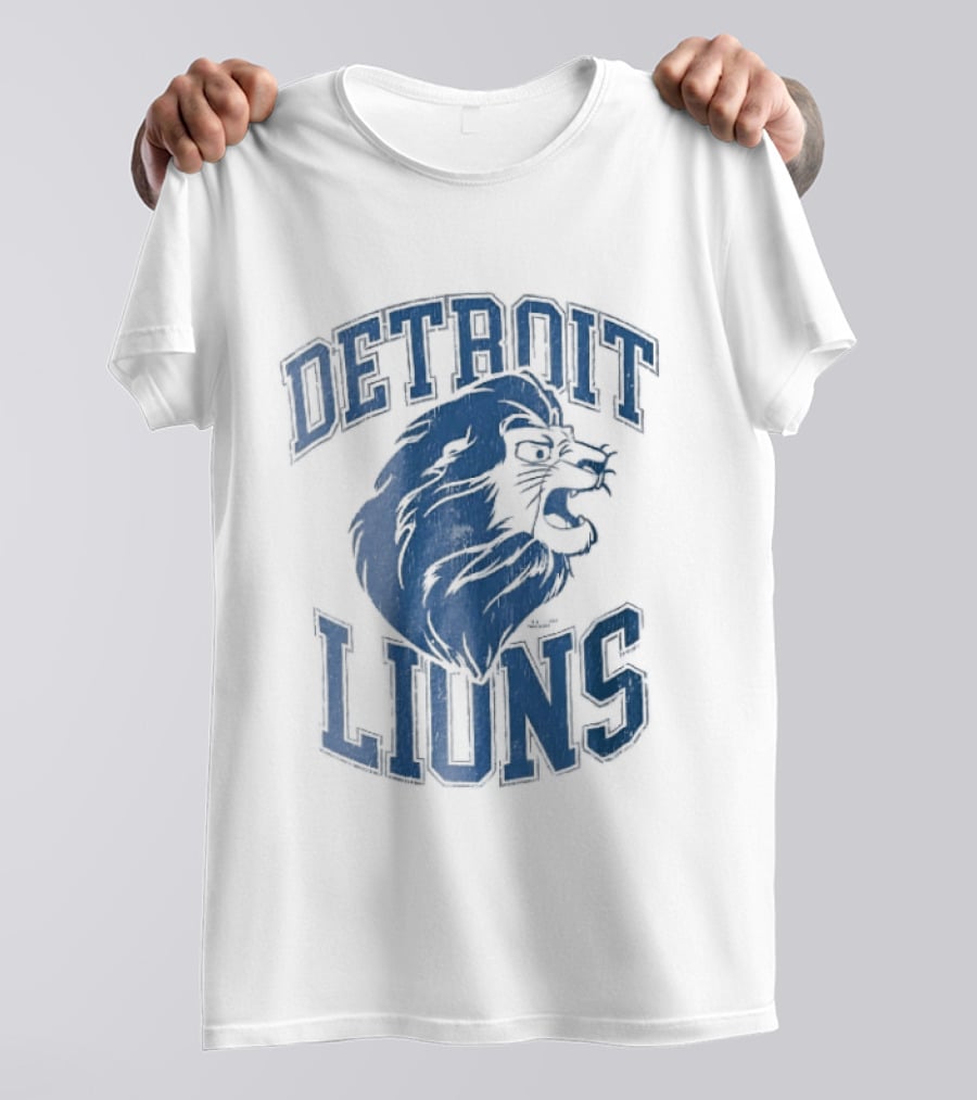 Detroit Lions Distressed Roaring Lion Head Varsity T-Shirt
