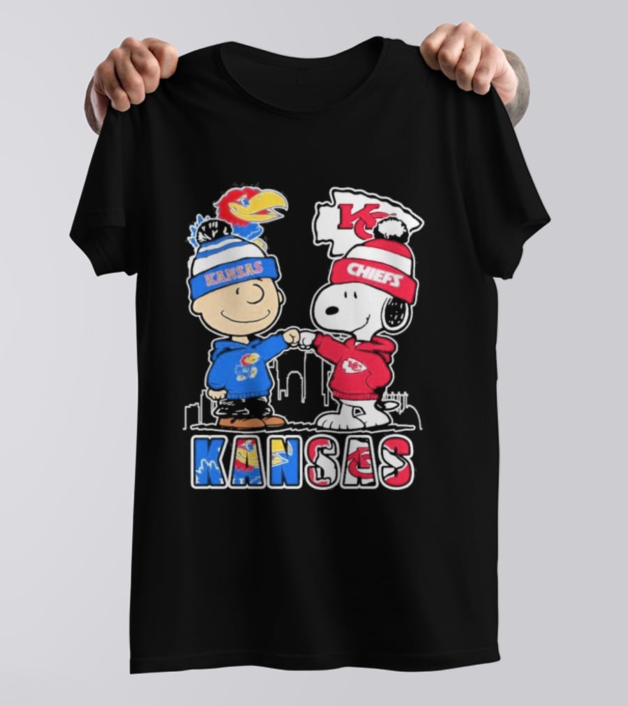 Kansas Jayhawks Kansas City Chiefs Peanuts Christmas 2025 Snoopy And Woodstock Fist Bump T-Shirt