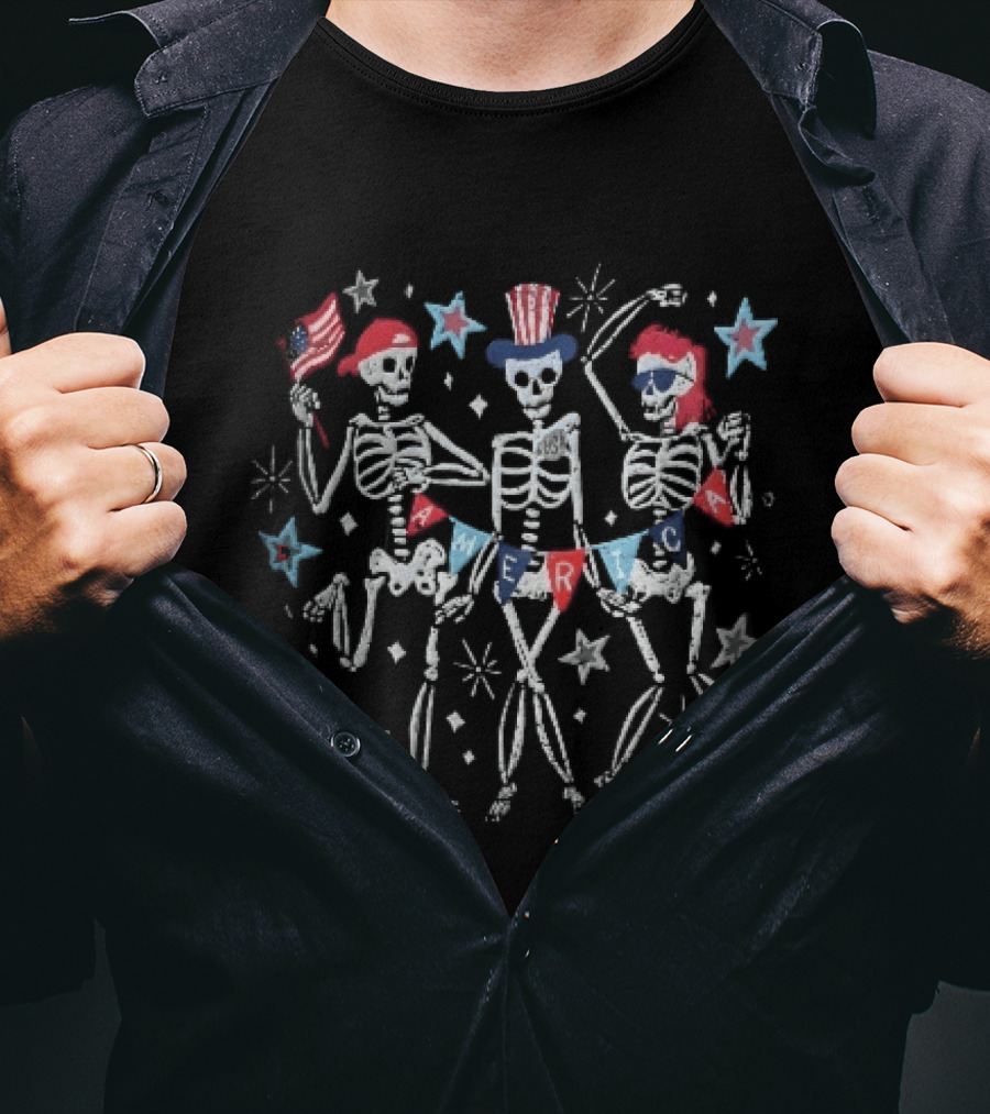 America USA Three Dancing Skeletons Patriotic Uncle Sam Hat Independence Bunting Stars T-Shirt