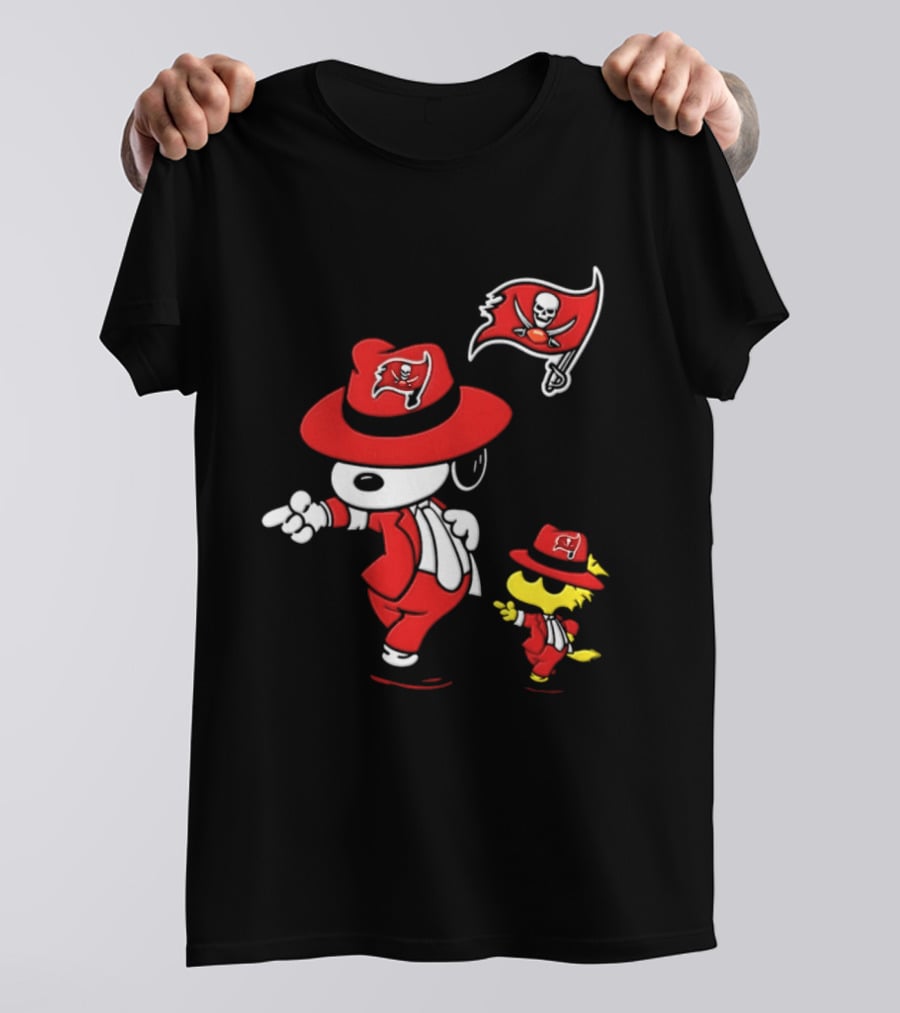 Snoopy Woodstock Tampa Bay Buccaneers Pirate Flag Dance T-Shirt
