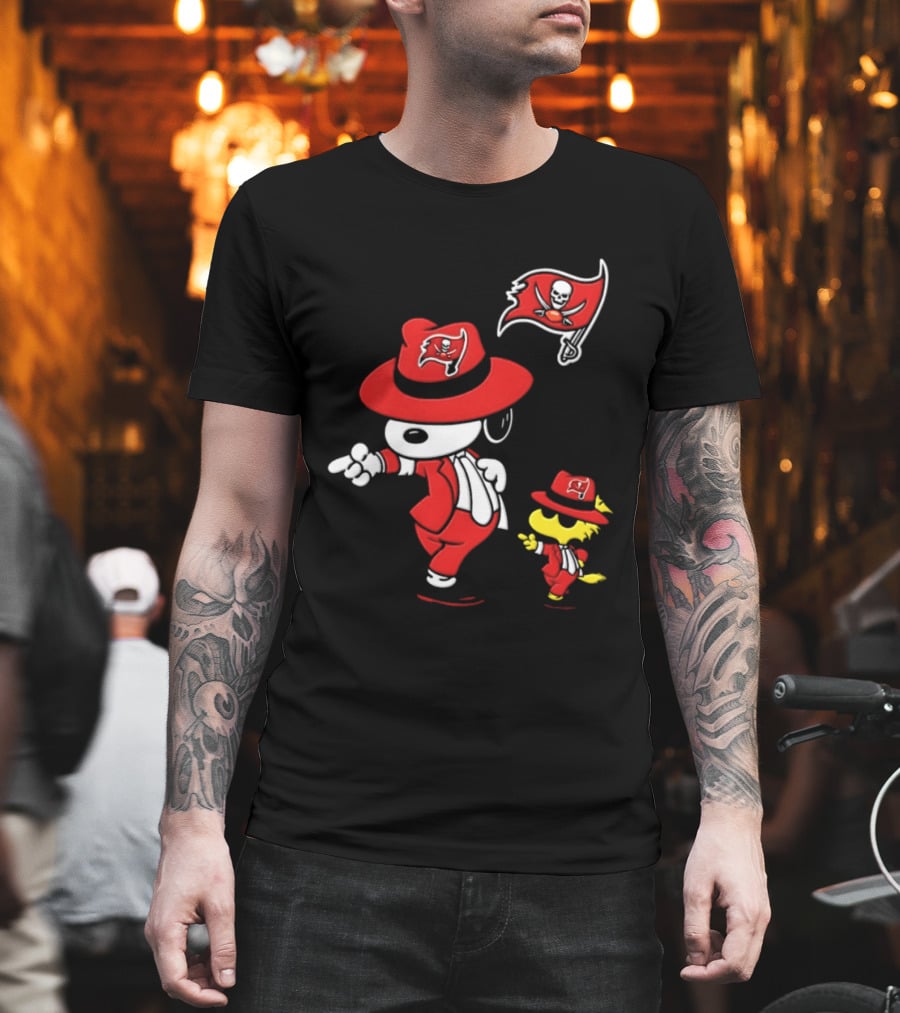 Snoopy Woodstock Tampa Bay Buccaneers Pirate Flag Dance T-Shirt